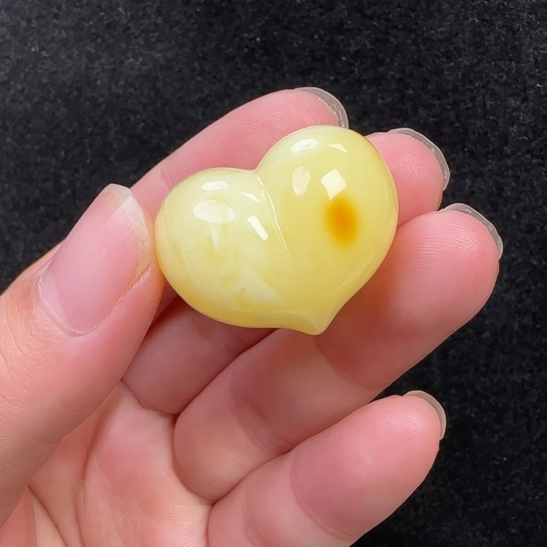 蜜蜡未镶嵌珠宝奇石