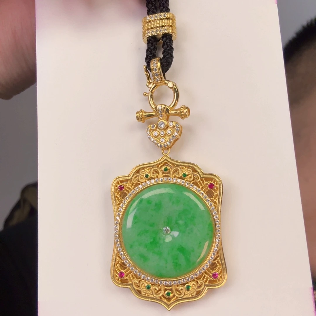 翡翠颈饰未镶嵌一件