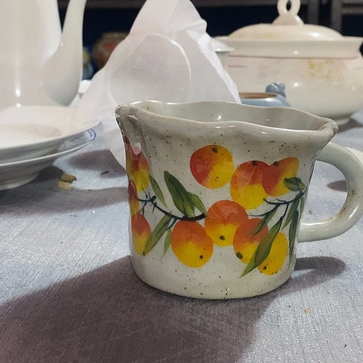 花边纹口枇杷手握杯
