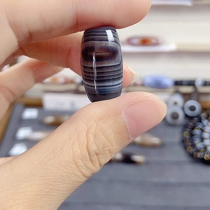 阿***牧未镶嵌颈饰玛瑙/玉髓