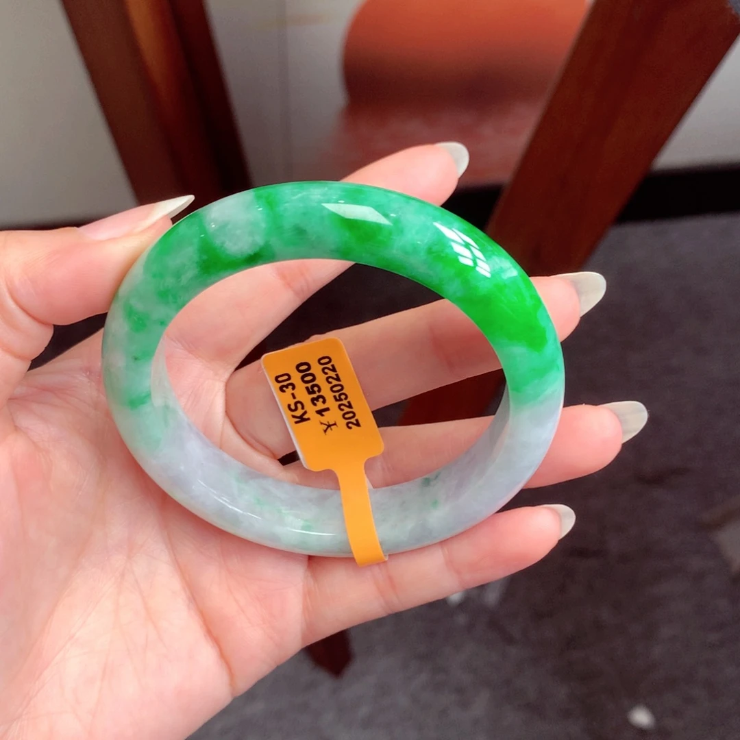 翡翠手镯未镶嵌翡翠