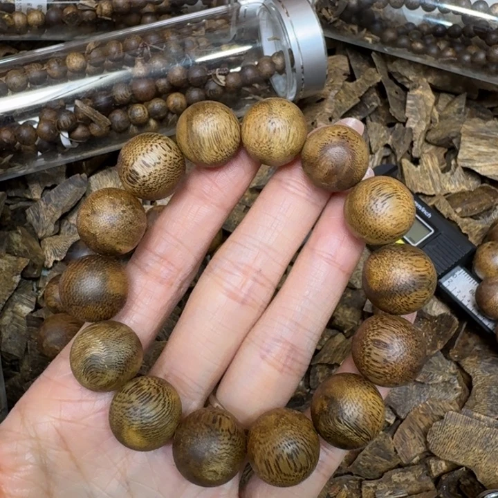 沉香手串白棋沉浮一条