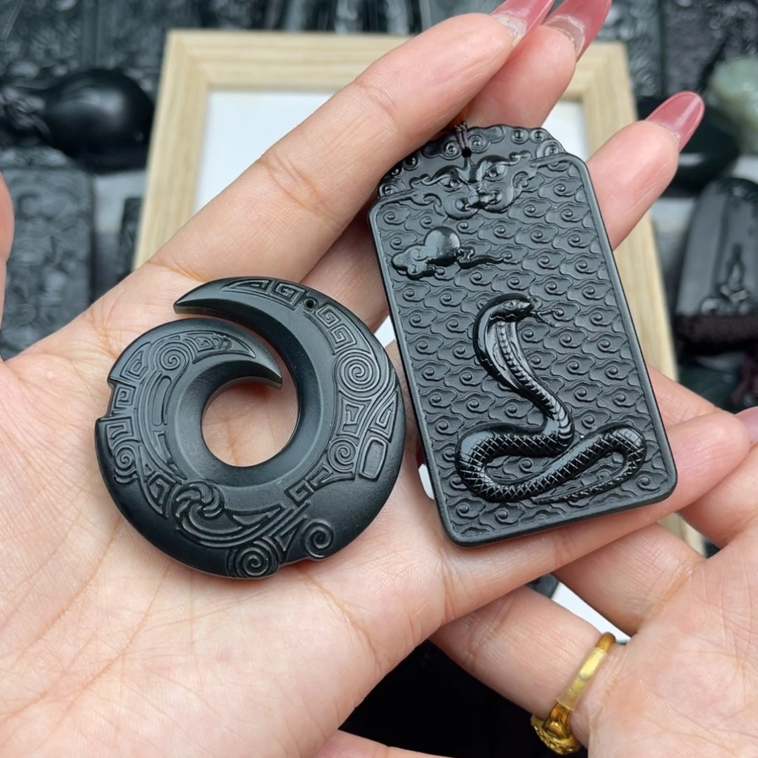 和田玉颈饰未镶嵌执*、