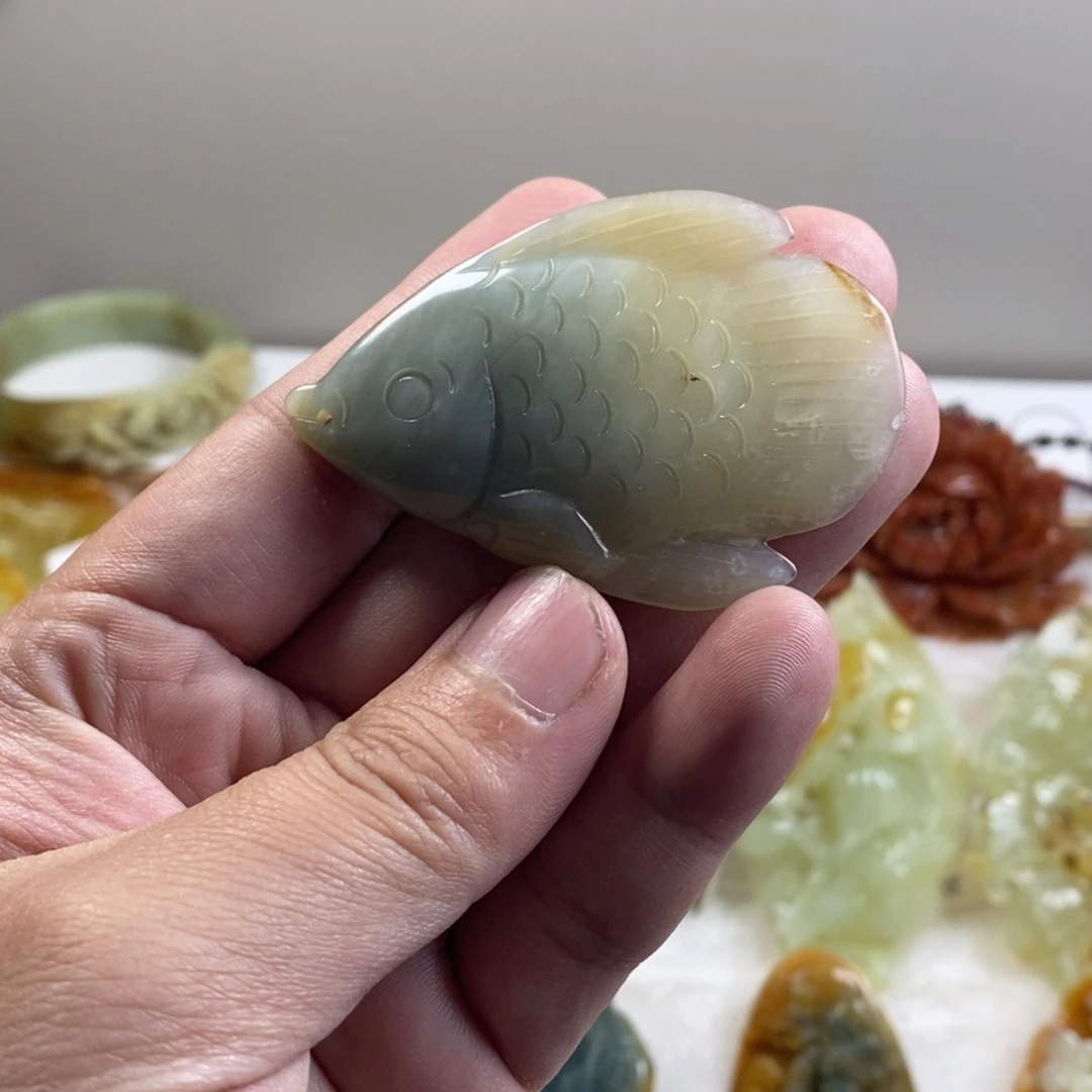 蛇纹石玉未镶嵌颈饰