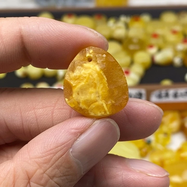 蜜蜡未镶嵌裸石瑕疵卡21➕