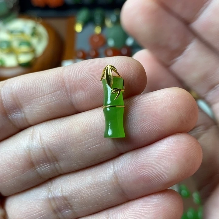 和田玉18K金镶嵌颈饰