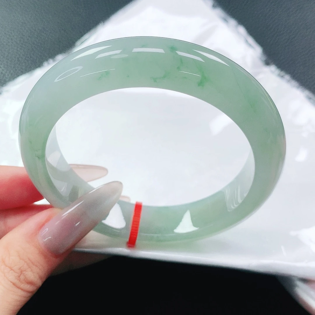 翡翠手镯未镶嵌58圈