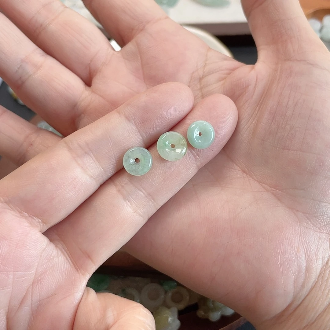 常****翡翠未镶嵌颈饰小扣子