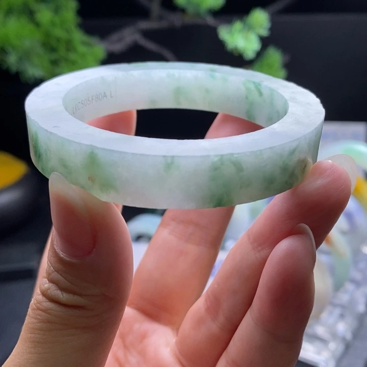 定制翡翠未镶嵌翡翠手镯