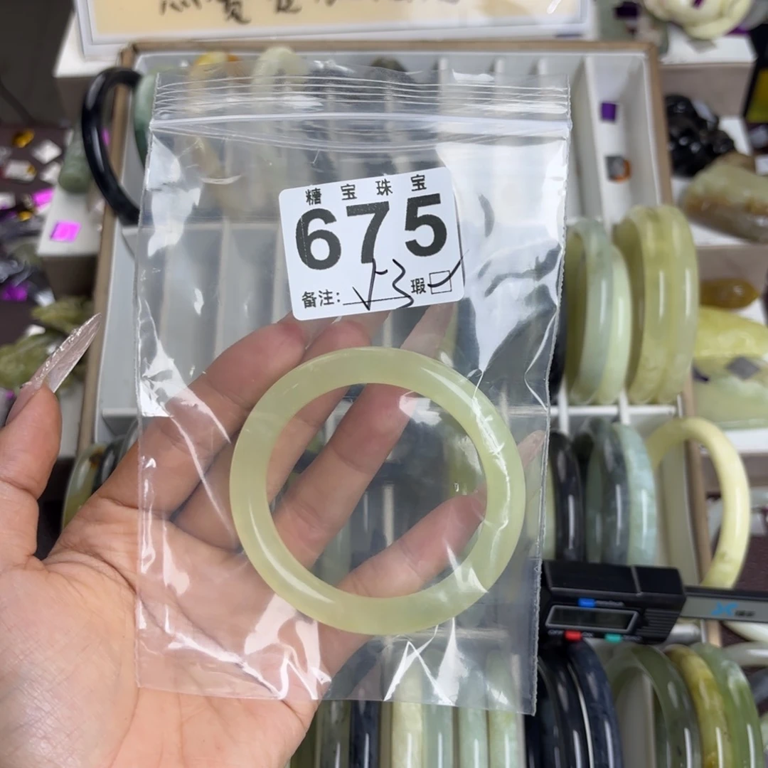 未镶嵌蛇纹石玉手镯时****.