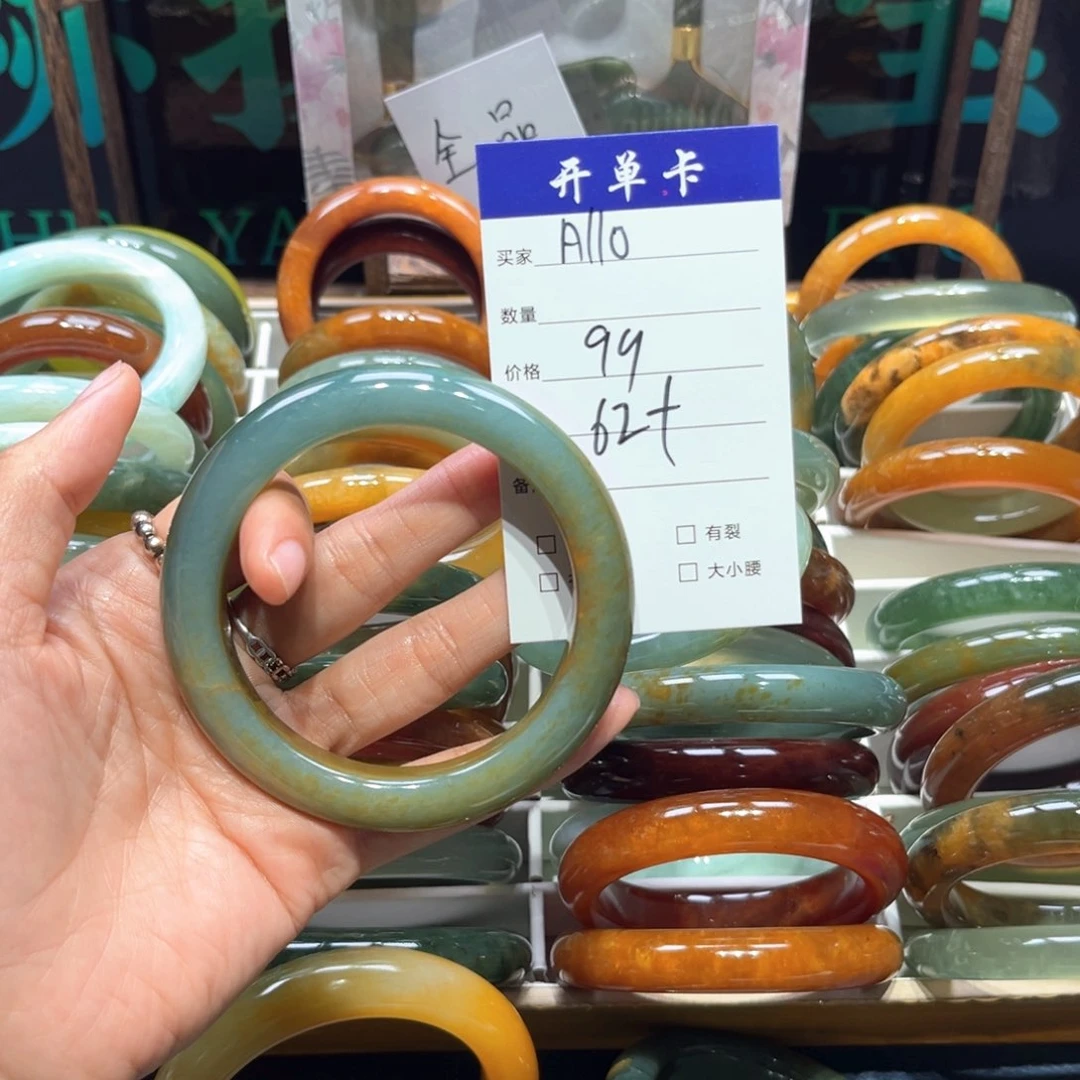 深***弃蛇纹石玉未镶嵌手镯