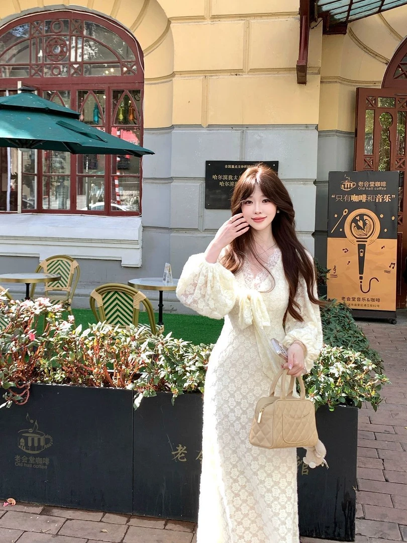 法式高端优雅长裙V领收腰显瘦蕾丝加绒保暖连衣裙