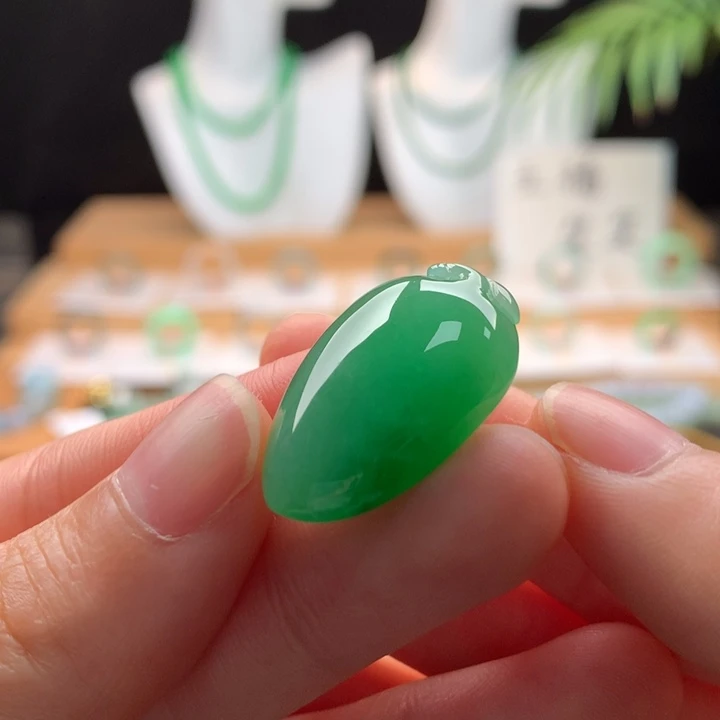 翡翠未镶嵌颈饰天然缅甸A货翡翠