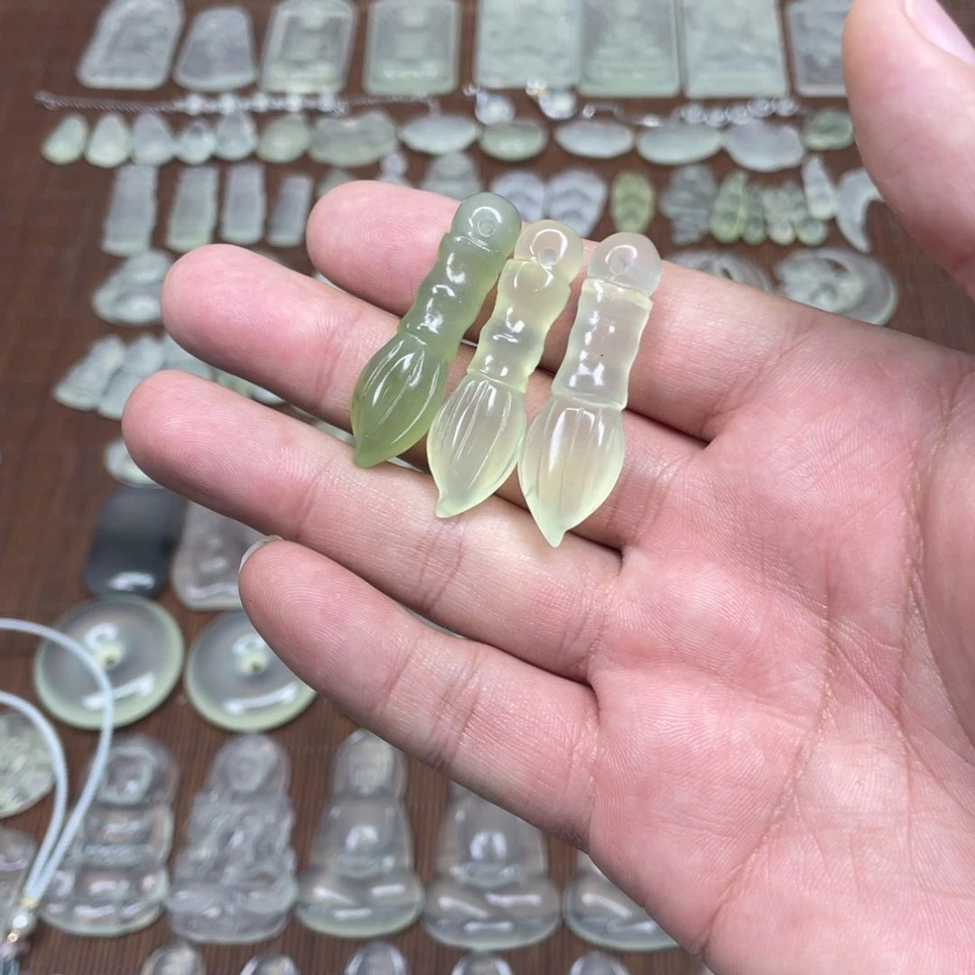 蛇纹石玉未镶嵌颈饰