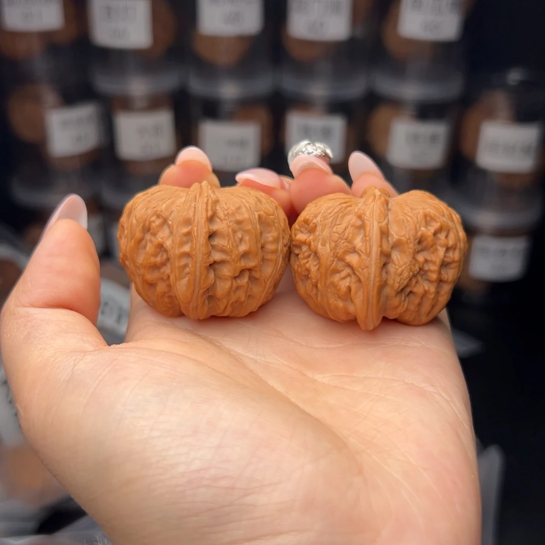 文玩核桃吊坠吱**.元宝