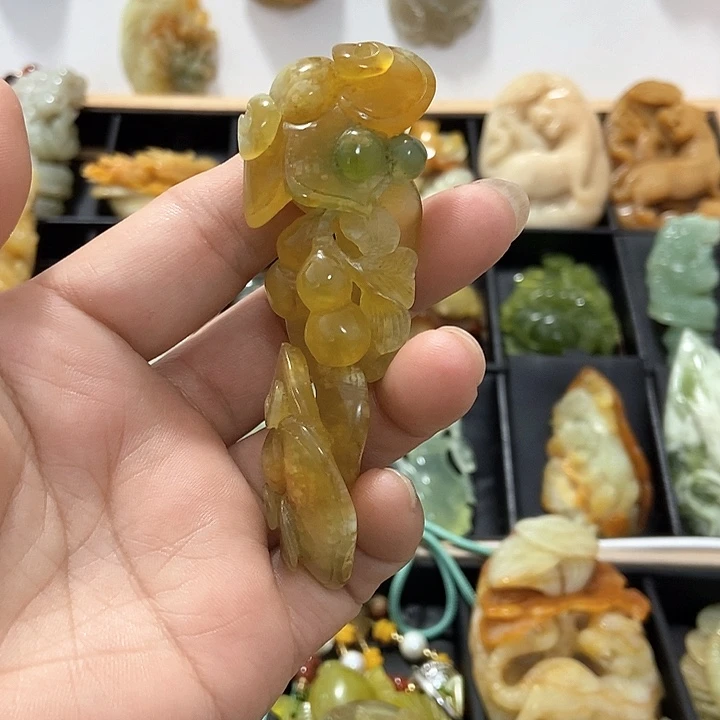 蛇纹石玉未镶嵌挂件