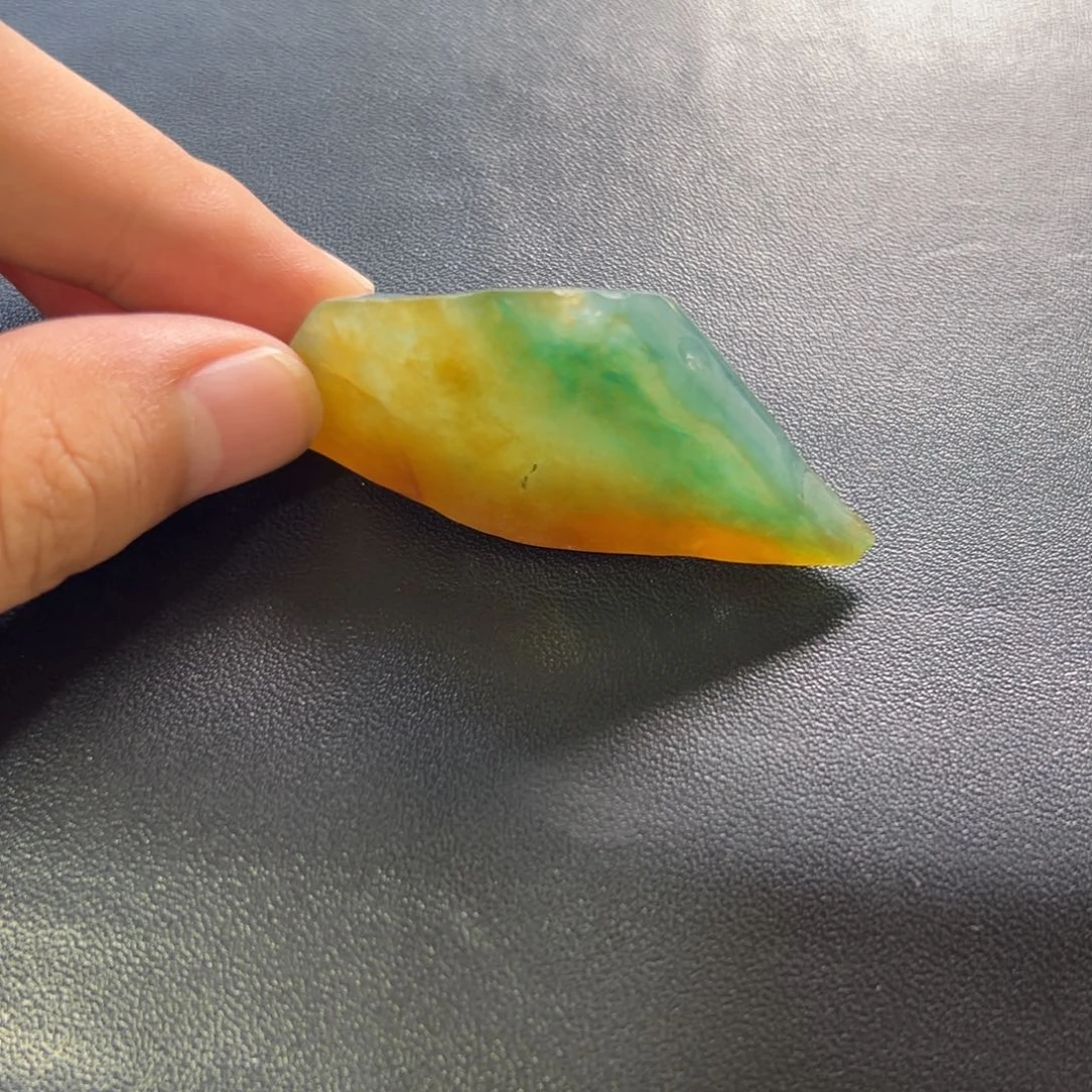 定制翡翠未镶嵌黄加绿