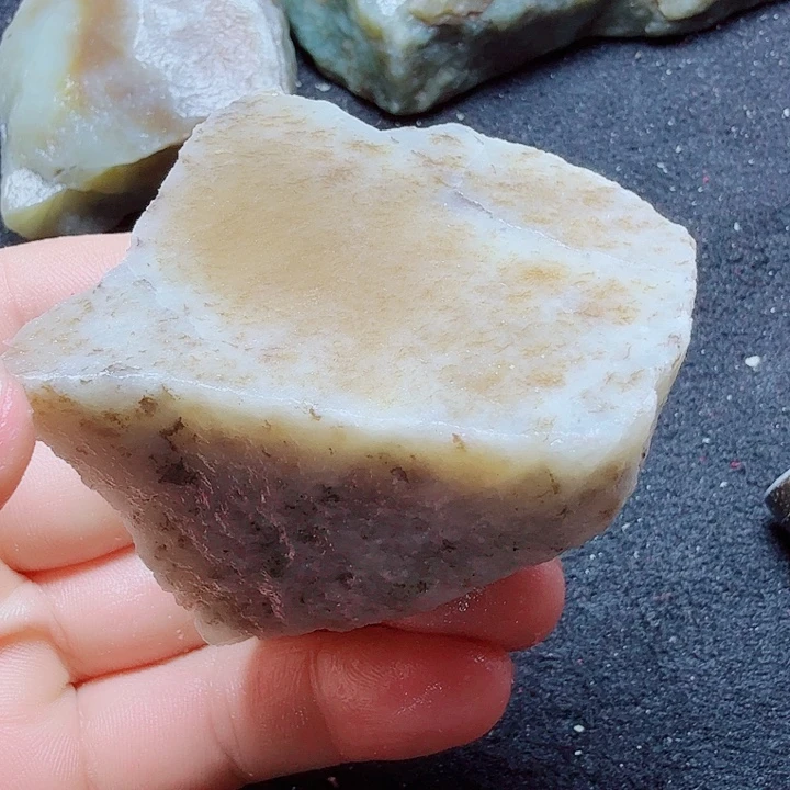 未镶嵌和田玉（糖玉）珠宝半成品