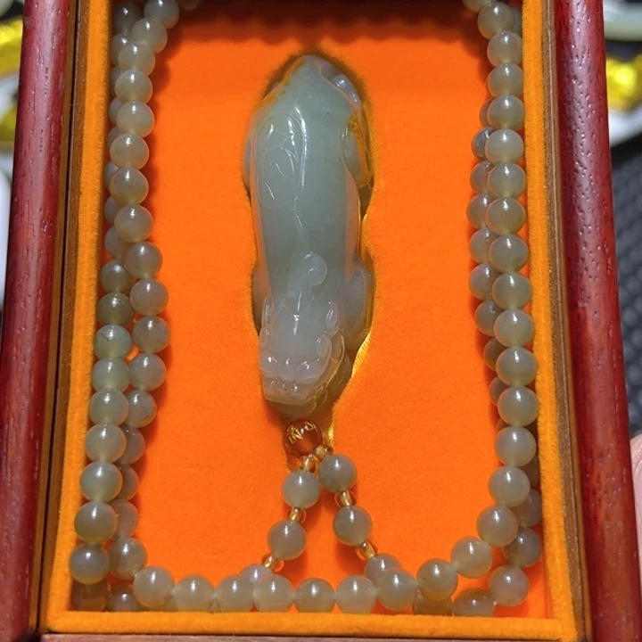 和田玉颈饰未镶嵌博*