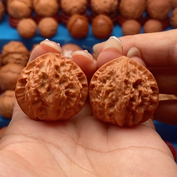 文玩核桃把件蝴蝶龙脊