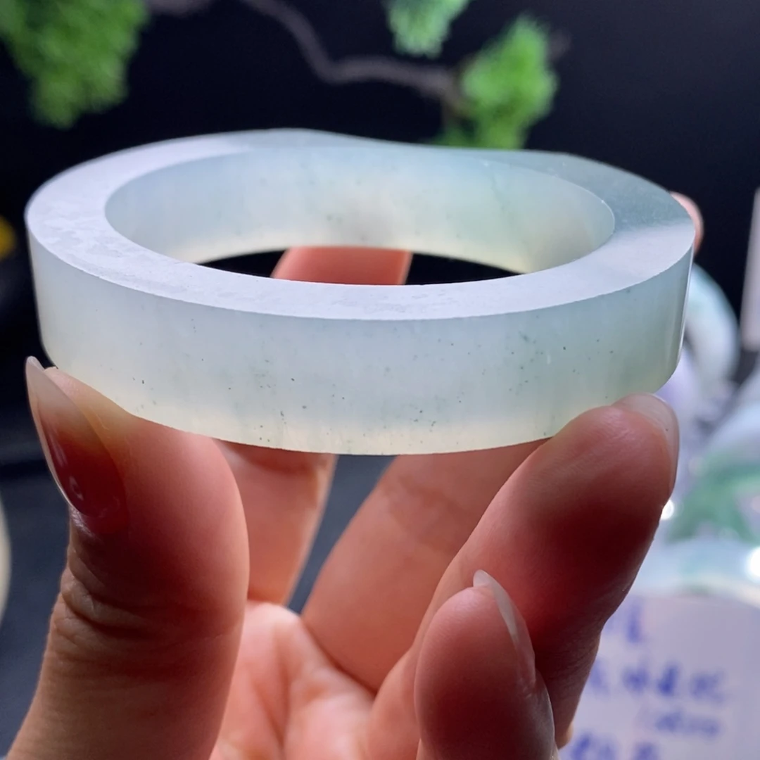 定制翡翠未镶嵌翡翠手镯