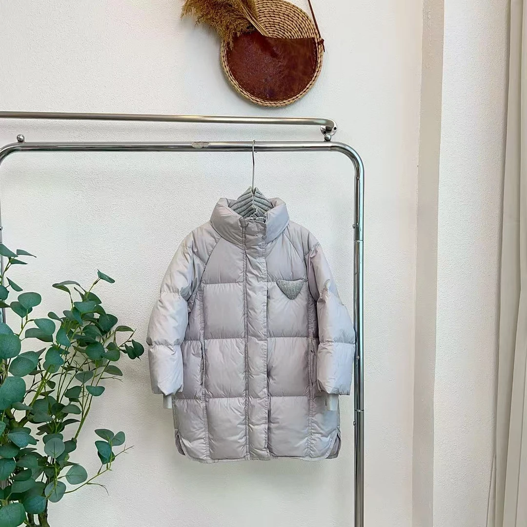 3686法浅灰色羽绒服