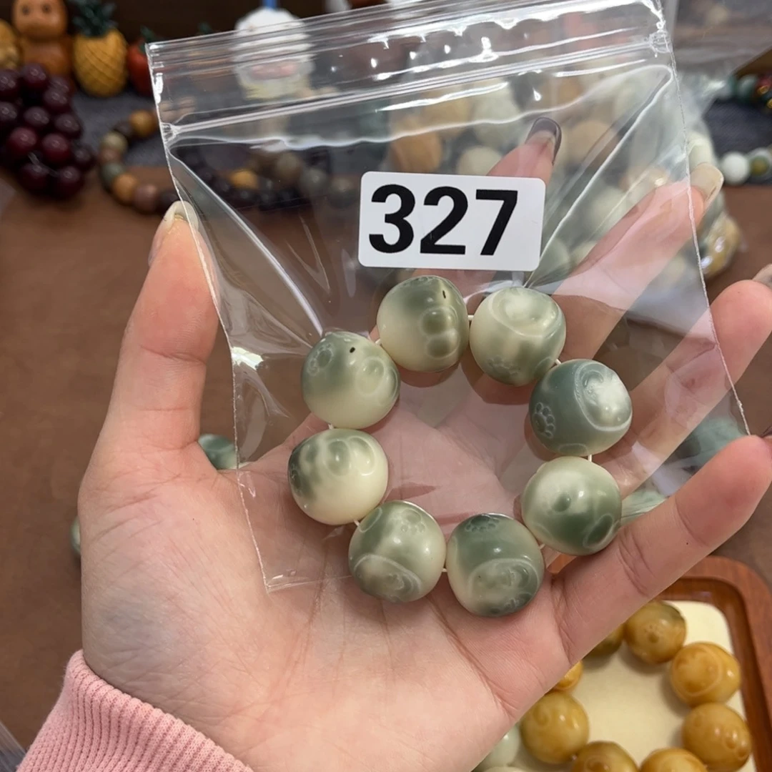 白玉菩提手串327瑕疵蜡笔小新