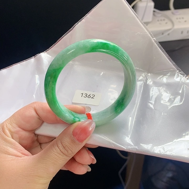 翡翠手镯未镶嵌馨*03。