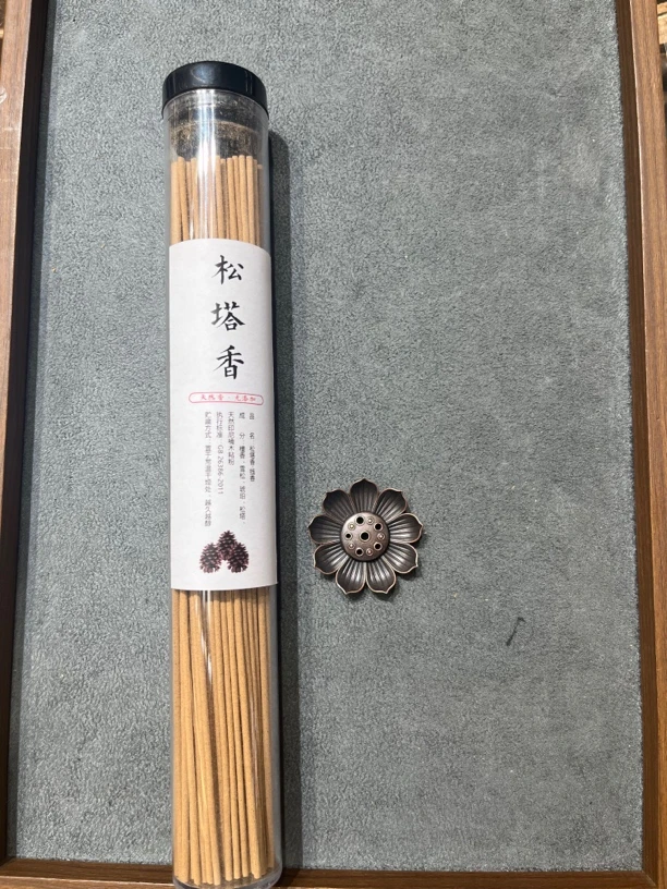 松塔香一瓶带底座按克重拍-4902