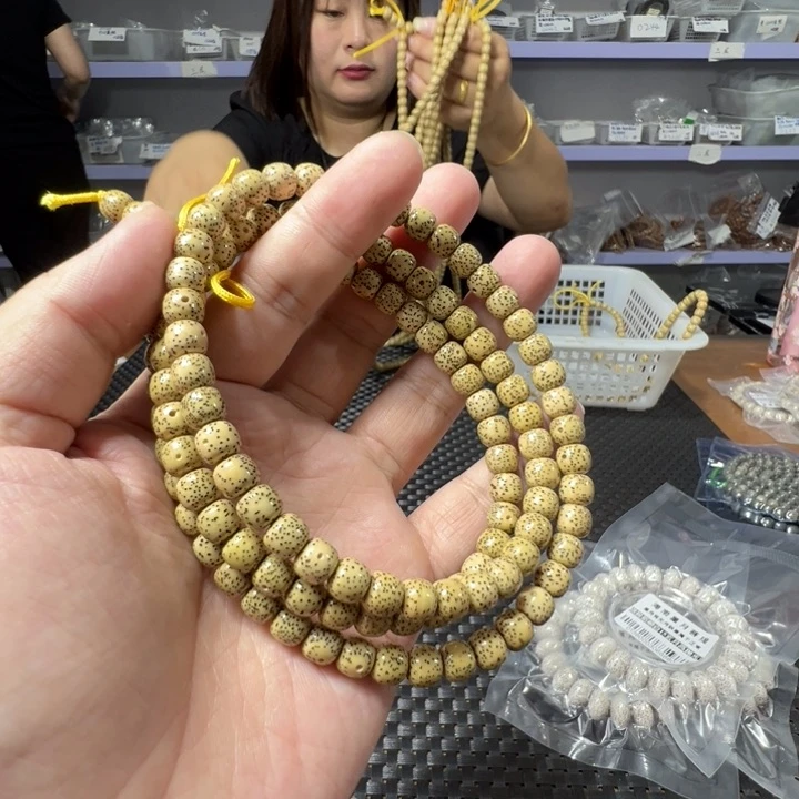 星月菩提手串鸡油黄8×7左右108颗