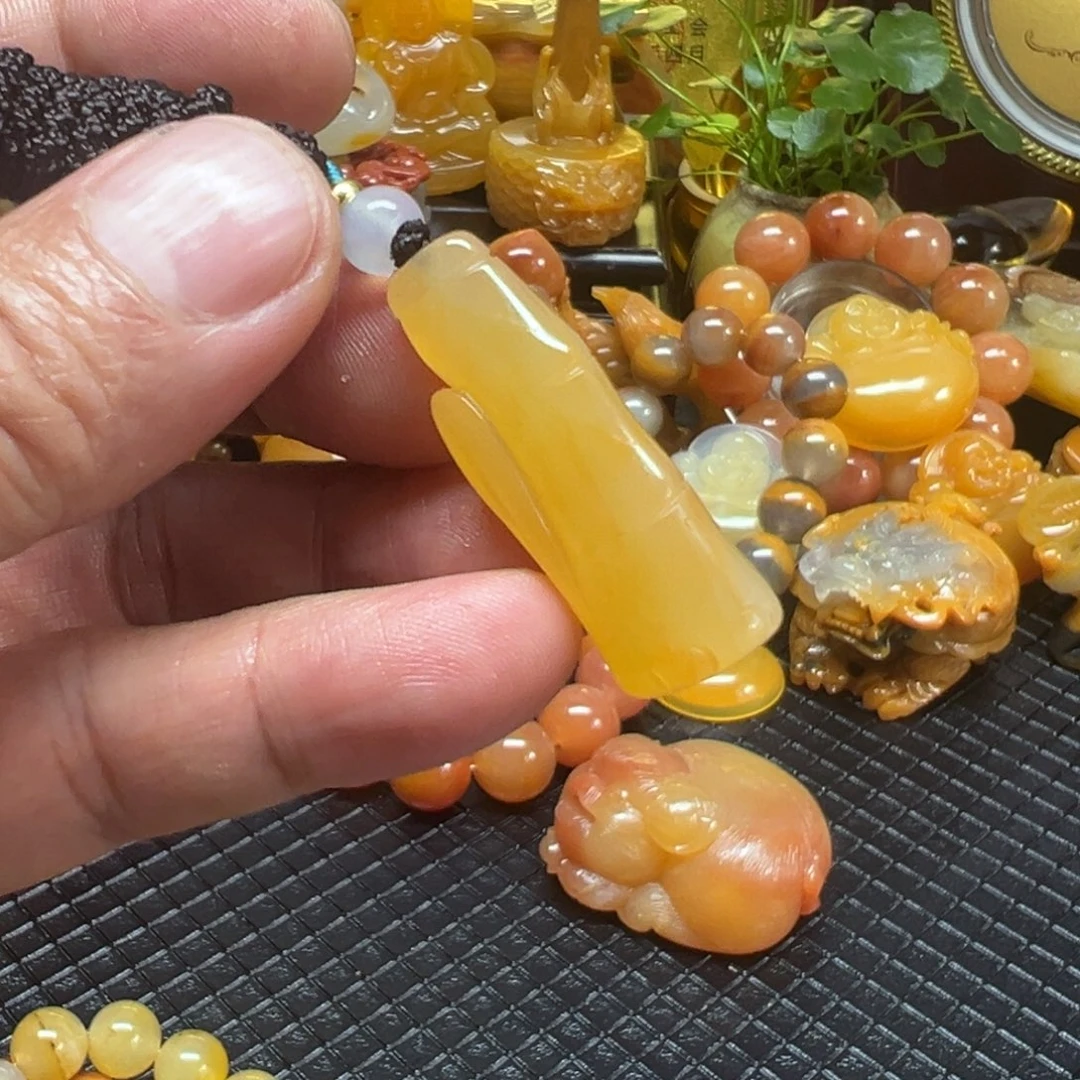 石英质玉未镶嵌颈饰