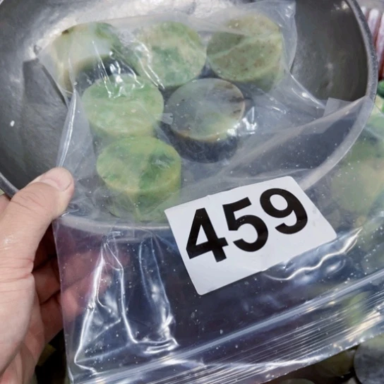 未镶嵌蛇纹石玉珠宝奇石