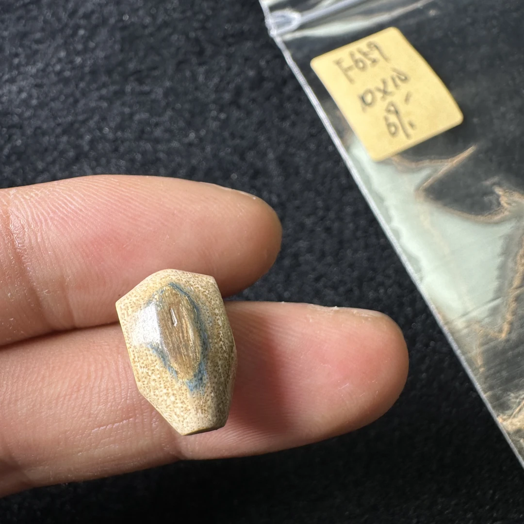 F659猛犸象牙对孔10*10mm鲨鱼背三通冰料果冻料