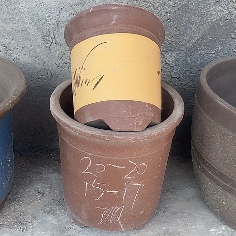 中国宜兴紫砂花，