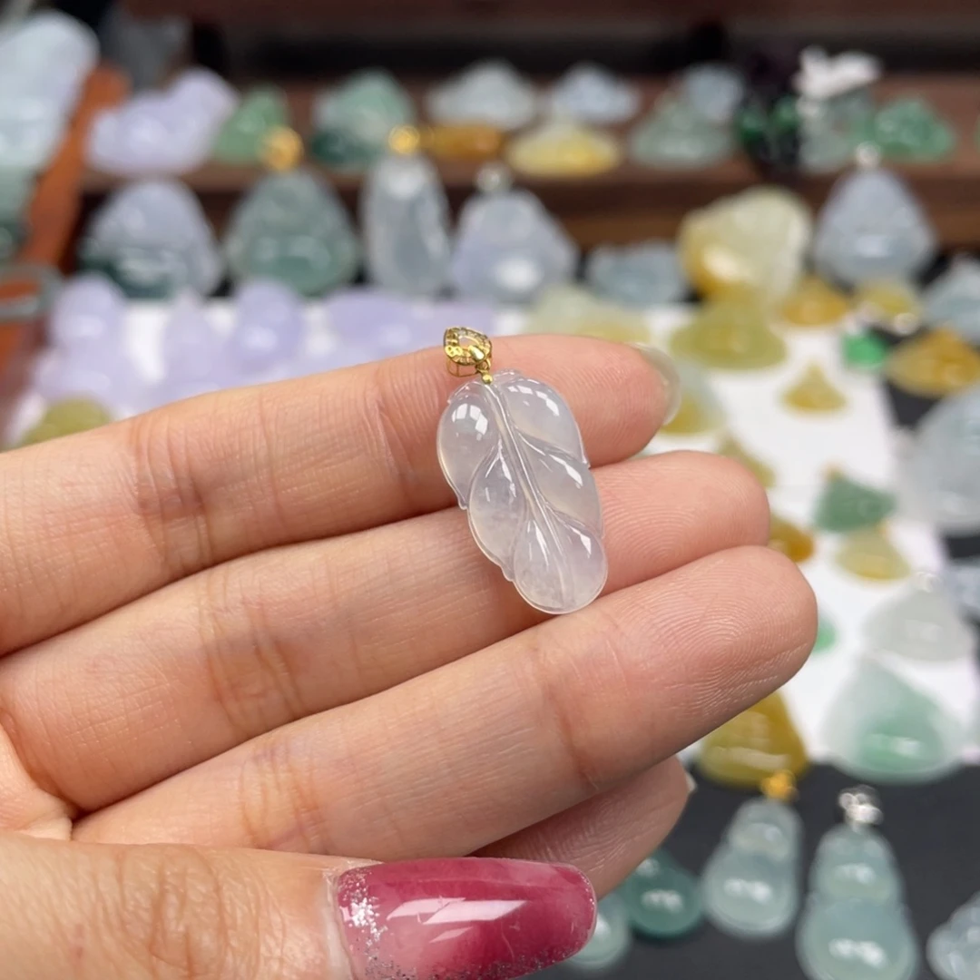 翡翠未镶嵌颈饰叶子