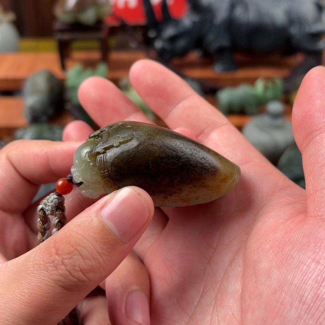 ****思和田玉未镶嵌颈饰