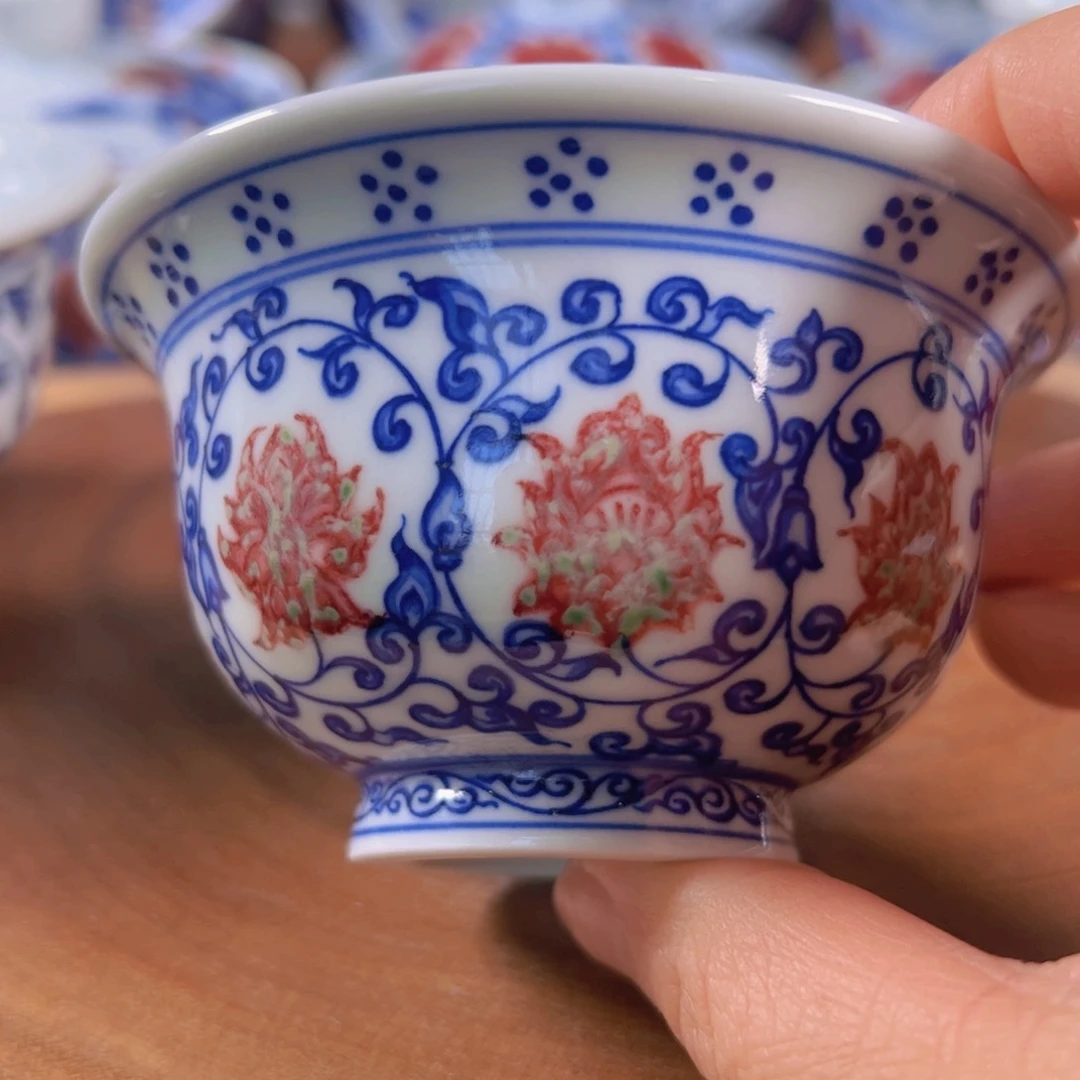 青花釉里红缠枝莲压手杯