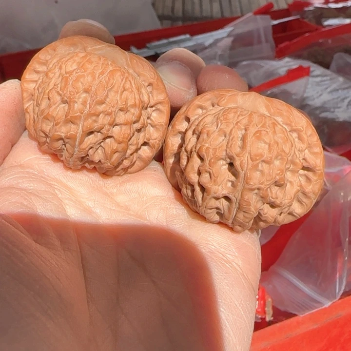 文玩核桃吊坠图*血麒麟40尖修