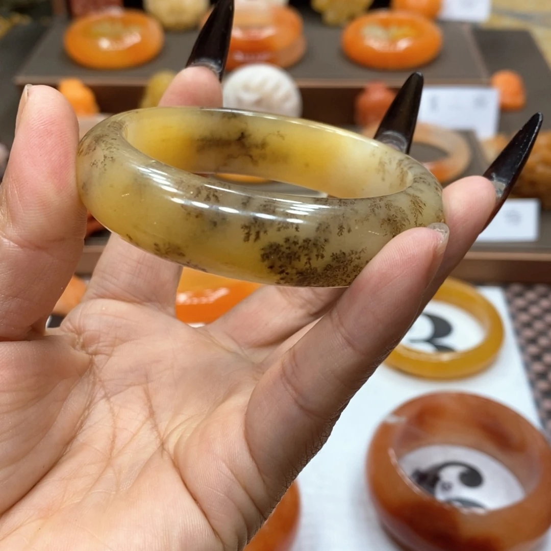 未镶嵌石英质玉（黄龙玉）手镯幸**神