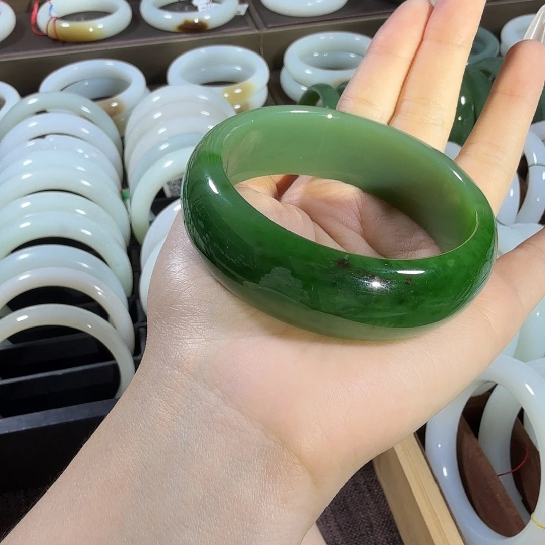 和田玉（碧玉）未镶嵌手镯