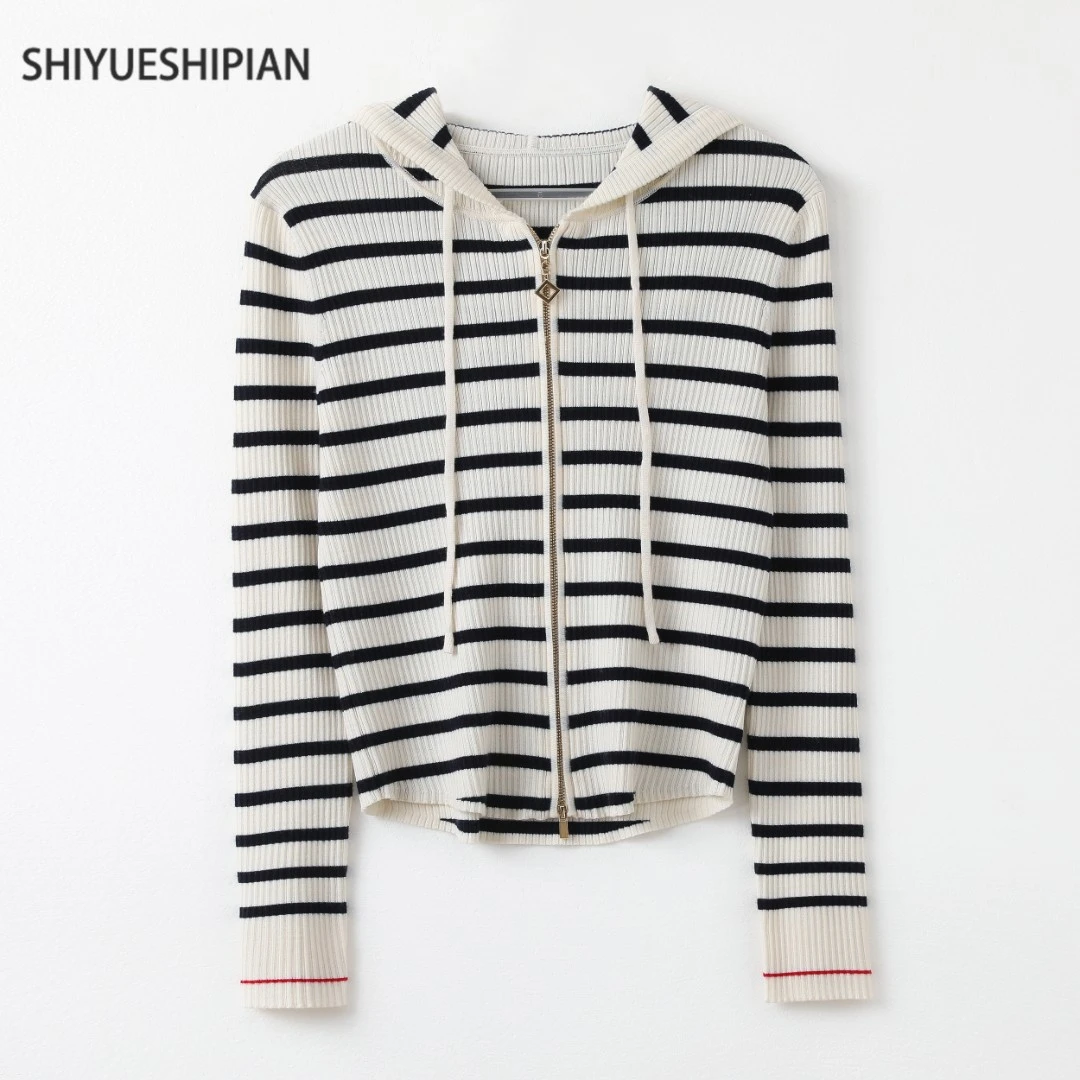 十月诗篇 精纺细支绵羊毛早秋显瘦修身拉链连帽条纹针织开衫6258