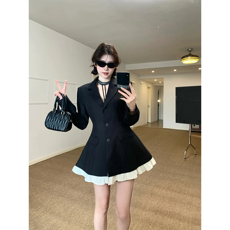 2025秋季新款时尚韩系洋气高级感御姐风黑色v领收腰西装A摆连衣裙