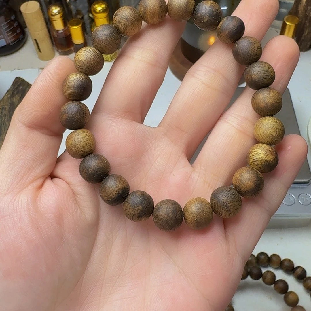 沉香碎屑沉香海南红金妮1.0，7.7克