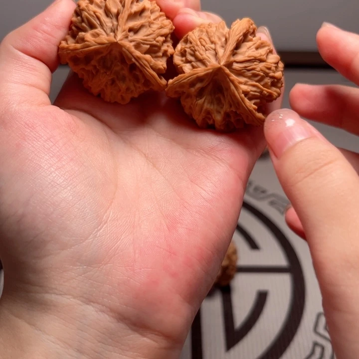 胡***子文玩核桃吊坠盘山三棱