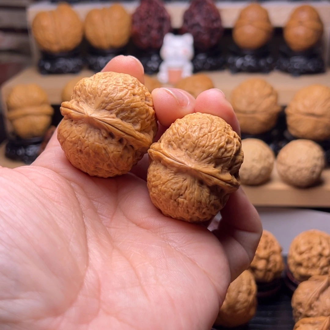 文玩核桃吊坠54w龙鳞铁狮子