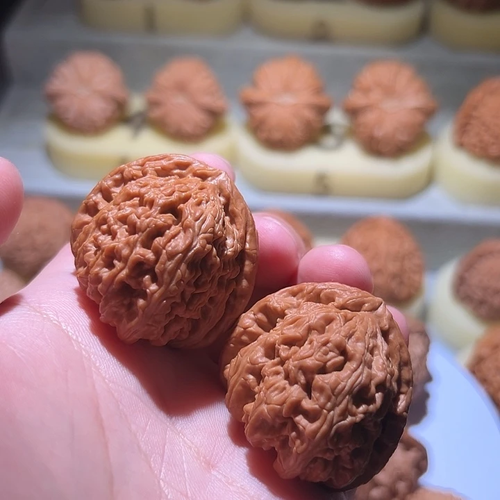 文玩核桃把件40三角白全品