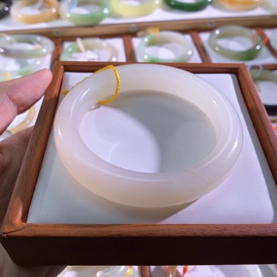 【闪购商品】未镶嵌手镯和田玉