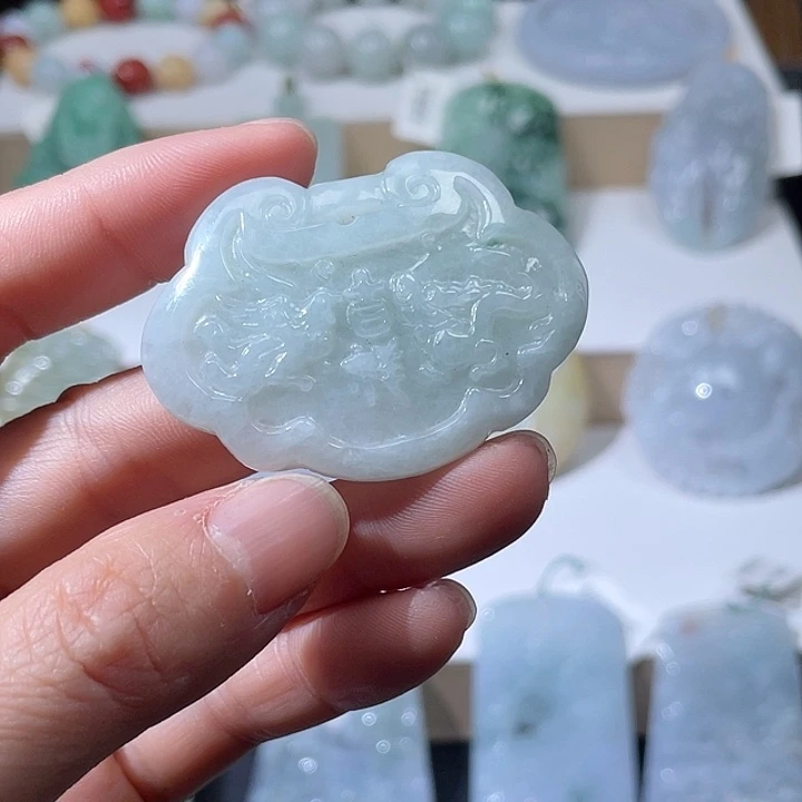 翡翠未镶嵌颈饰翡翠