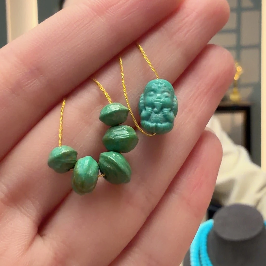 绿松石未镶嵌颈饰