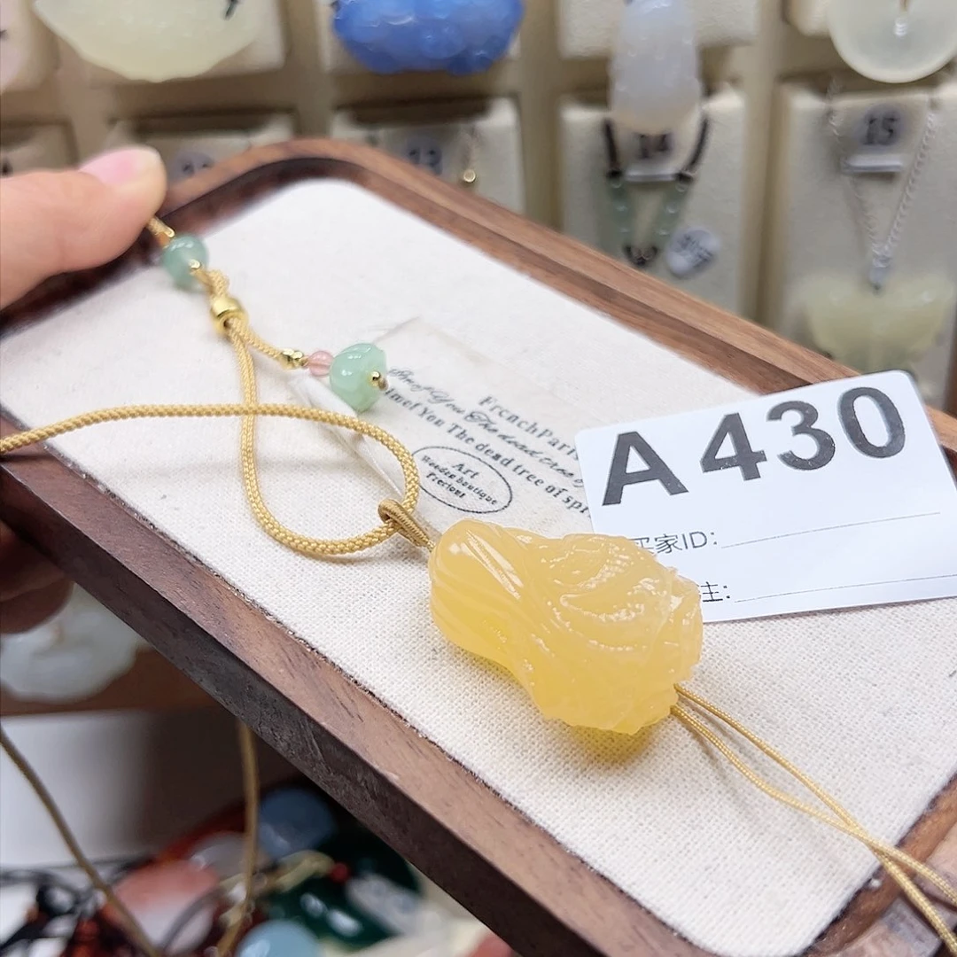 石英质玉颈饰合金A***?